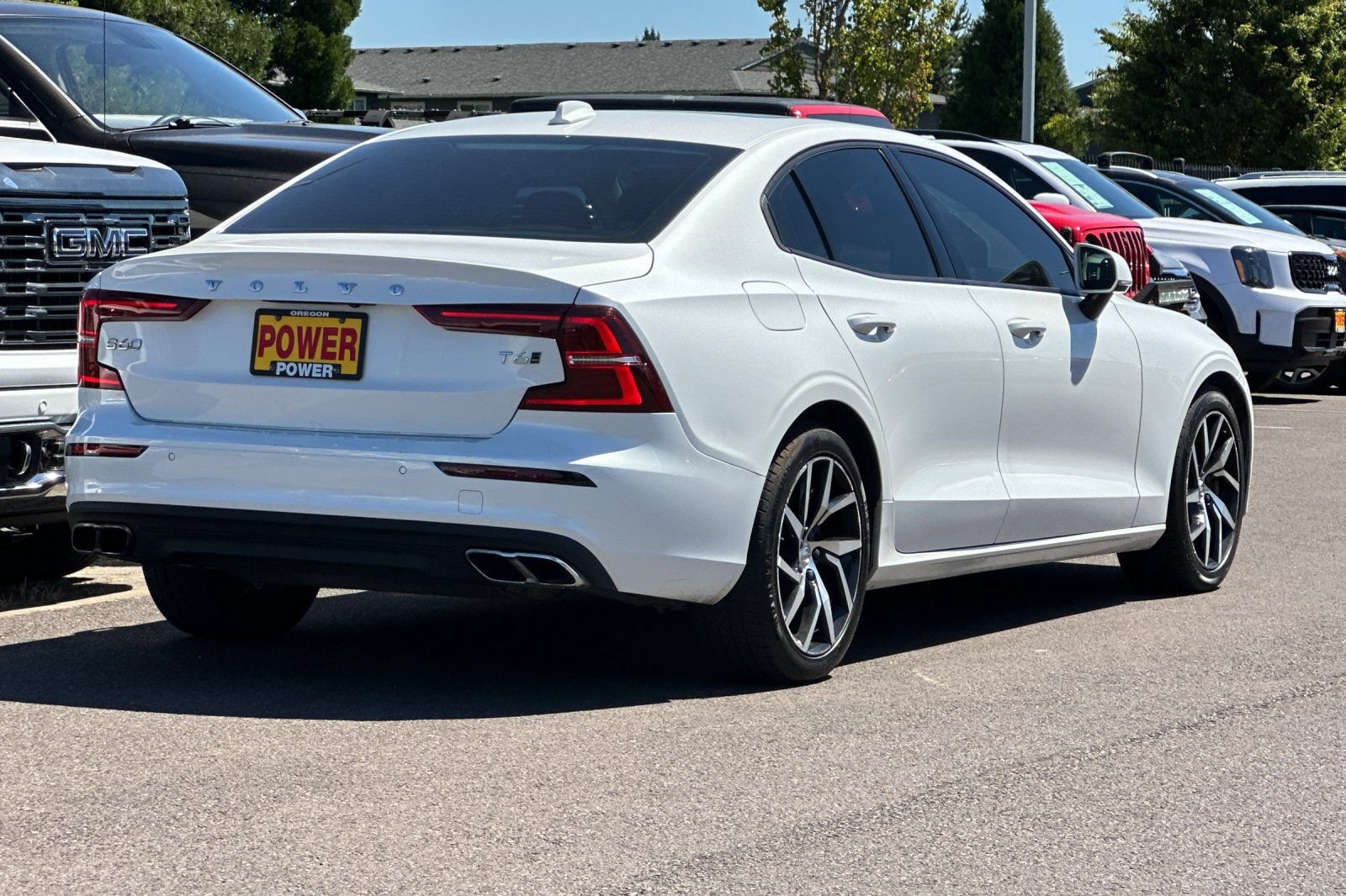 Used 2019 Volvo S60 T6 Momentum w/ Multimedia Package AWD/4WD image 4