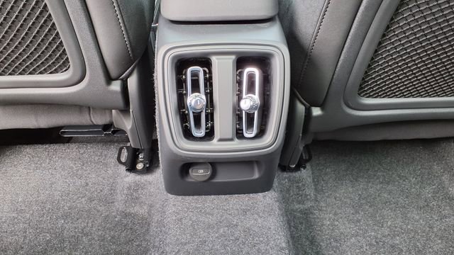 New 2026 Volvo XC40 B5 Ultra w/ Protection Package Premier image 16