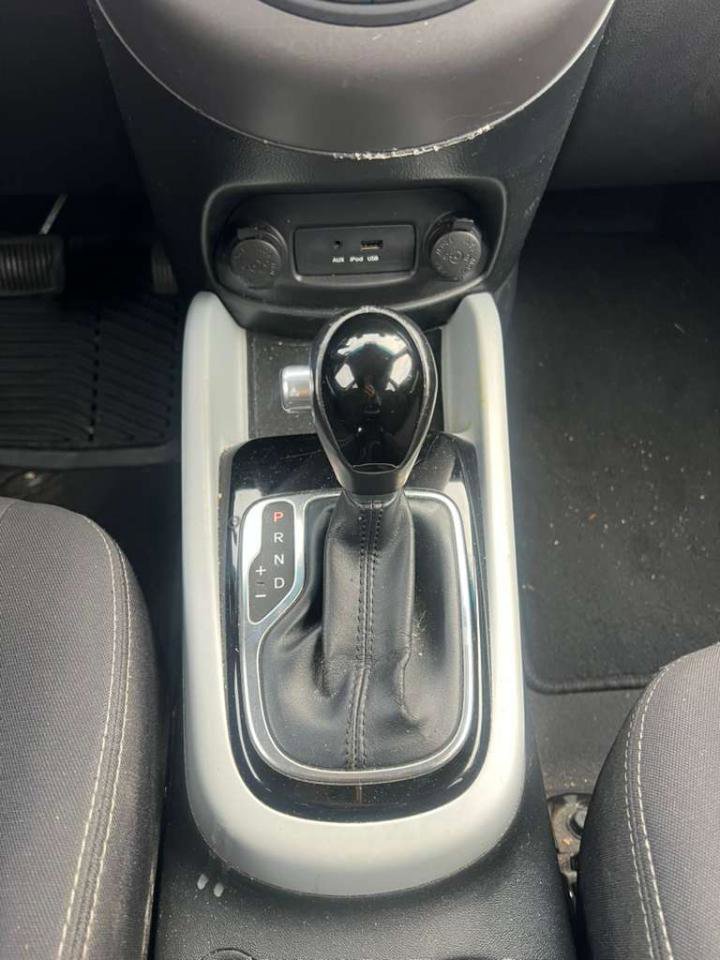 Used 2012 Kia Soul + FWD image 26