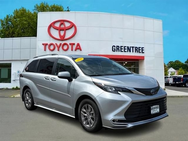 Used 2024 Toyota Sienna XLE AWD/4WD image 1