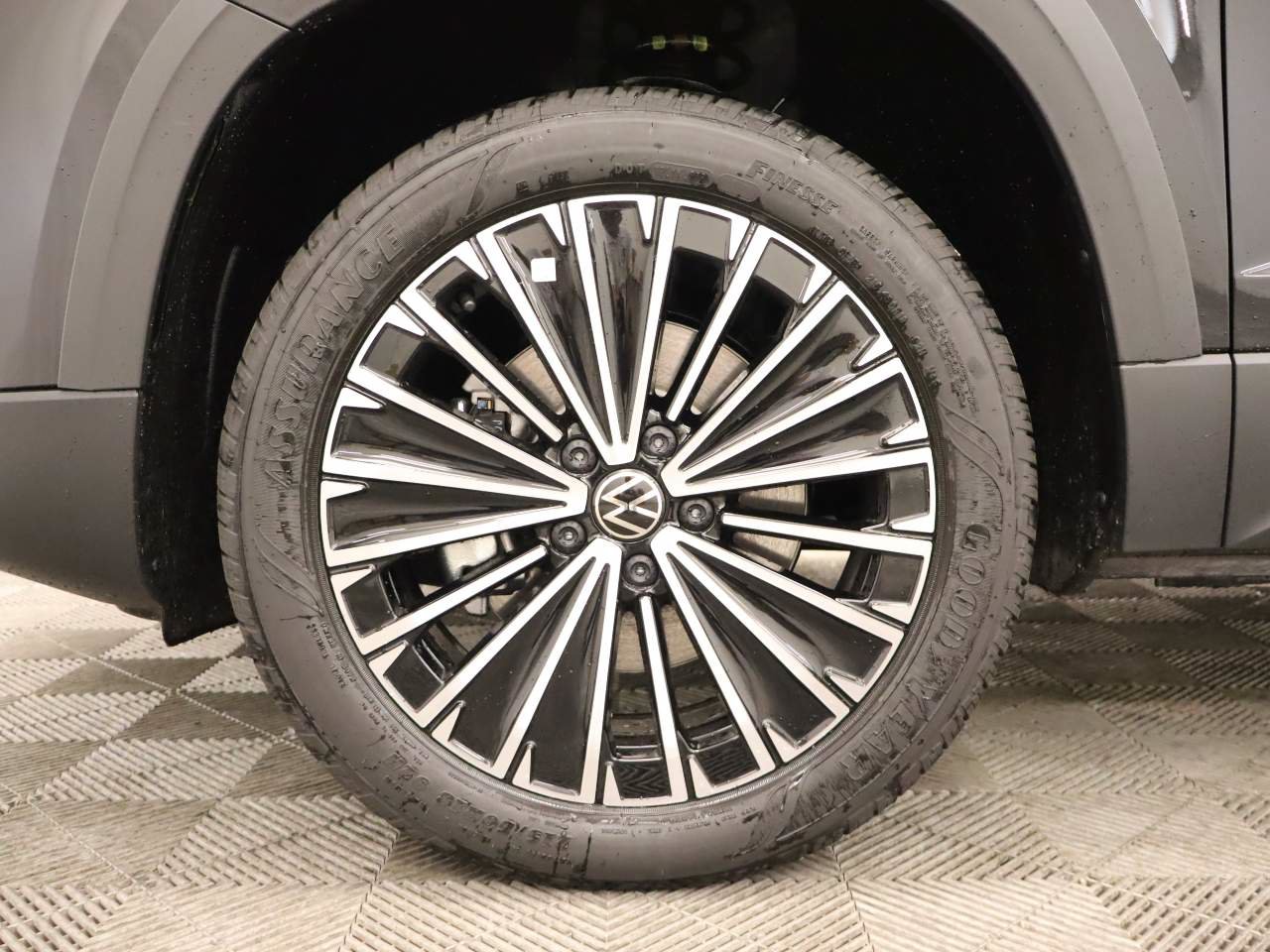 New 2026 Volkswagen Taos SE FWD image 6