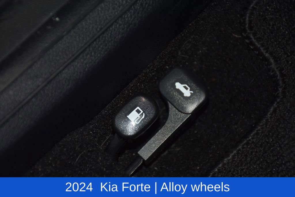 Used 2024 Kia Forte LXS w/ LXS Technology Package image 24