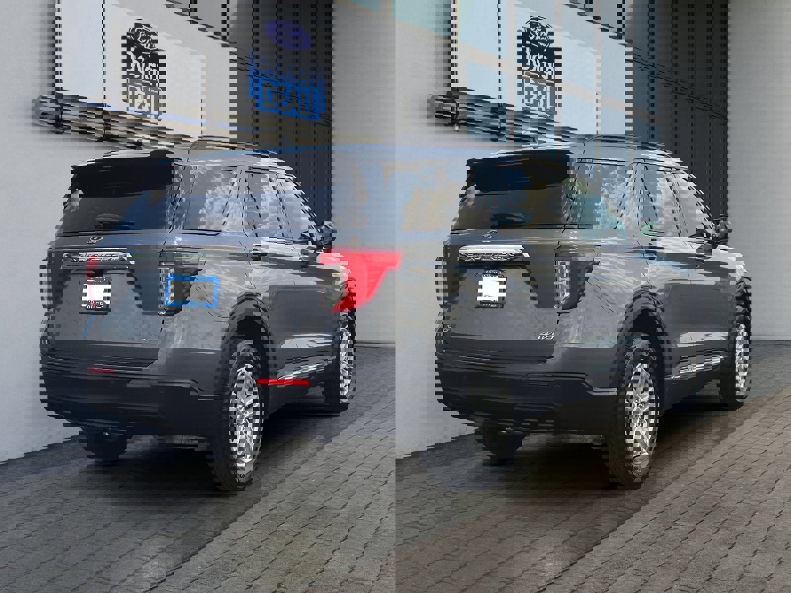 Certified 2022 Ford Explorer XLT image 3