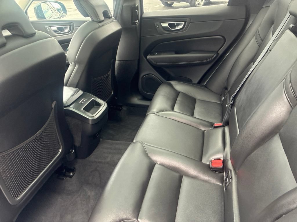 Used 2025 Volvo XC60 B5 Core w/ Protection Package Premier AWD/4WD image 8