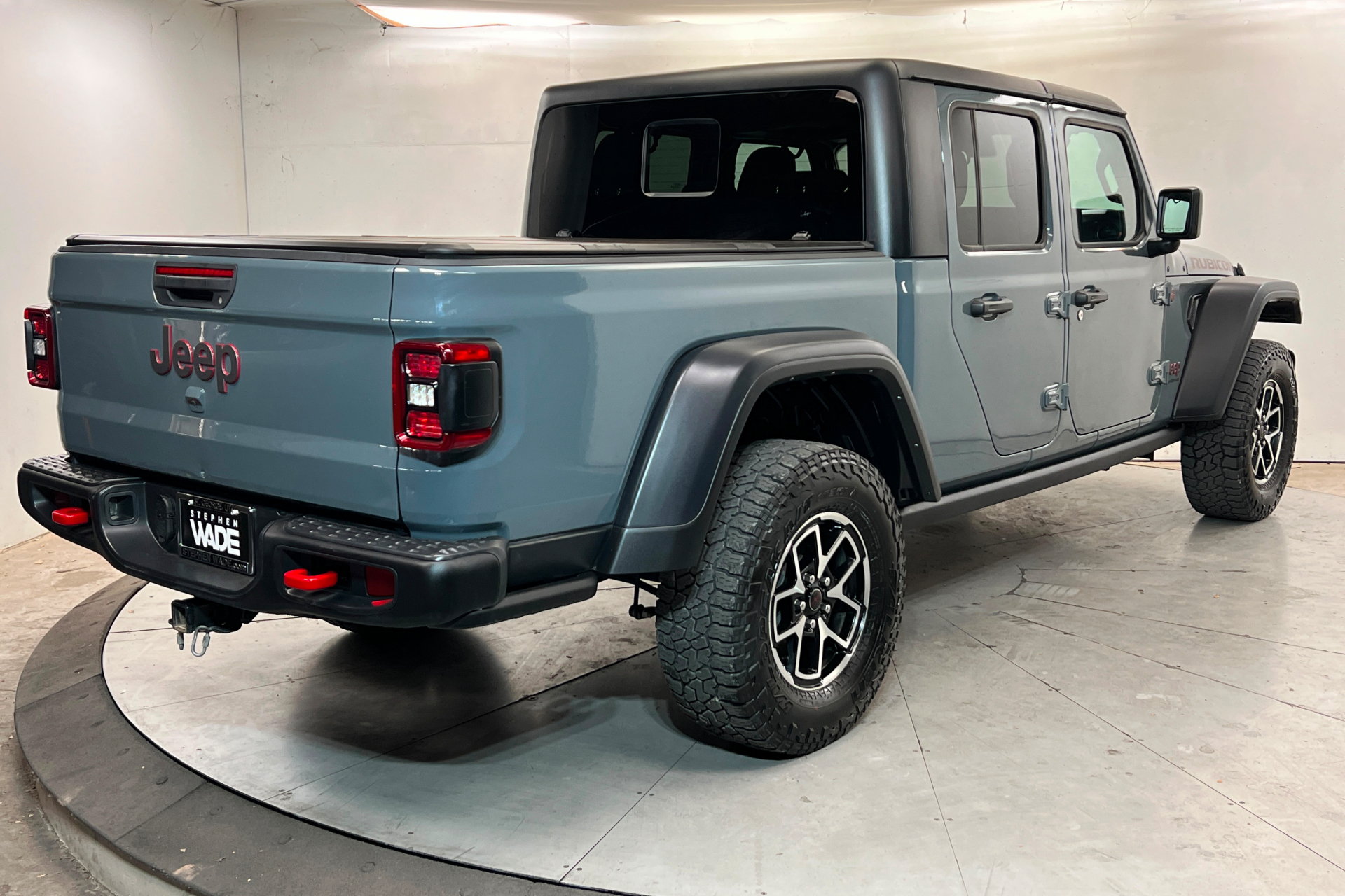 Used 2024 Jeep Gladiator Rubicon w/ Convenience Group AWD/4WD image 6