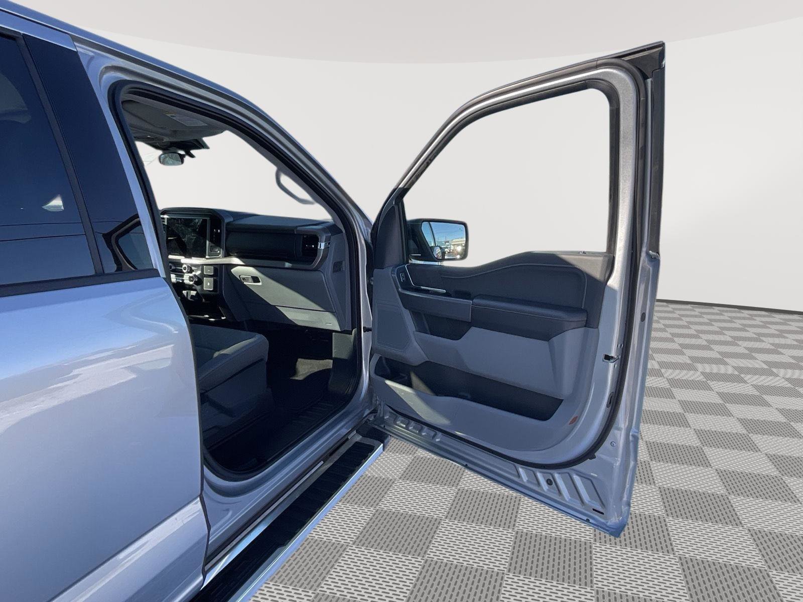 Used 2025 Ford F150 XLT w/ Equipment Group 301A Standard image 15