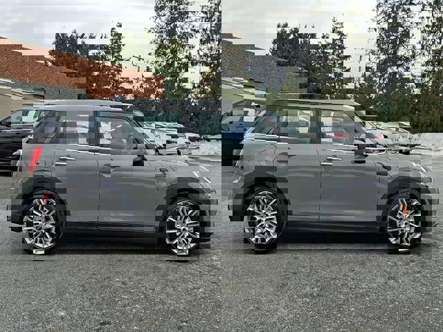 Used 2022 MINI Cooper 4-Door Hardtop image 8