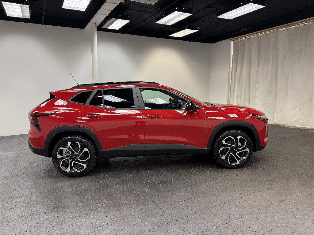 New 2026 Chevrolet Trax RS w/ Sunroof Package FWD image 6