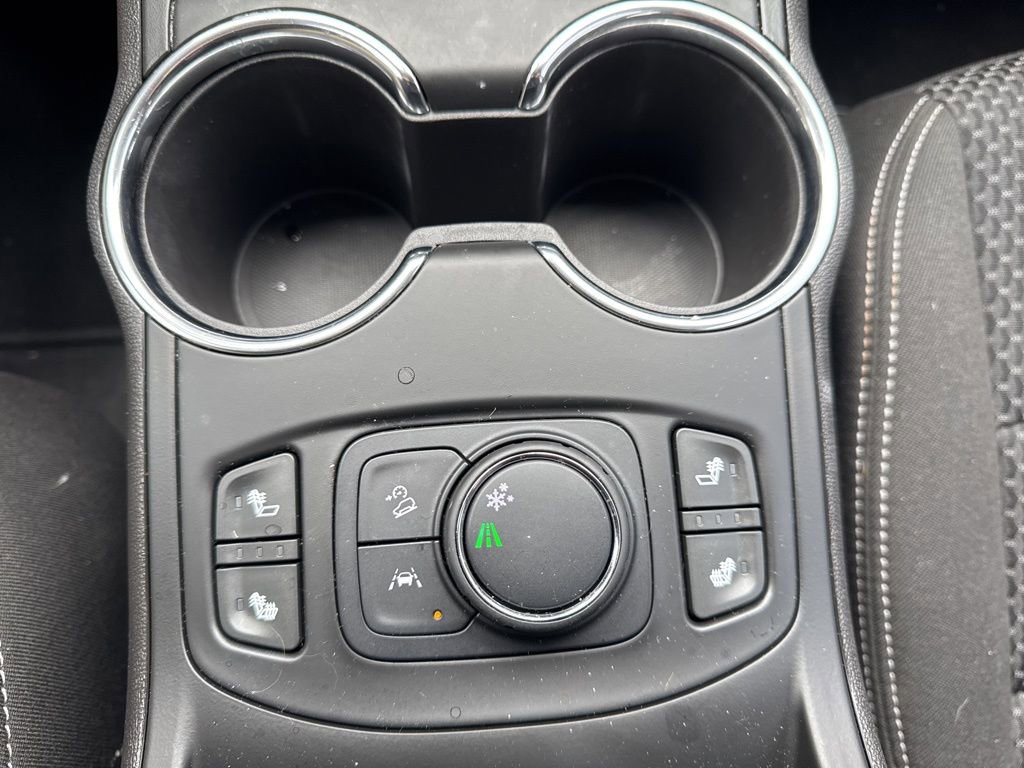 Used 2023 GMC Terrain SLE w/ Driver Convenience Package image 3