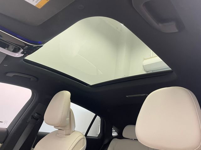 Used 2024 Mercedes-Benz GLC 300 4MATIC image 5