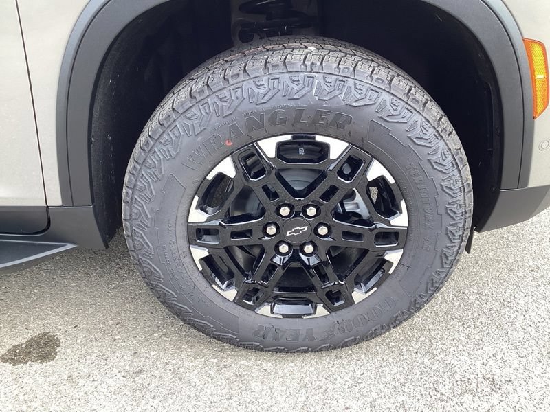 New 2027 Chevrolet Traverse Z71 w/ Enhanced Driving Package AWD/4WD image 9