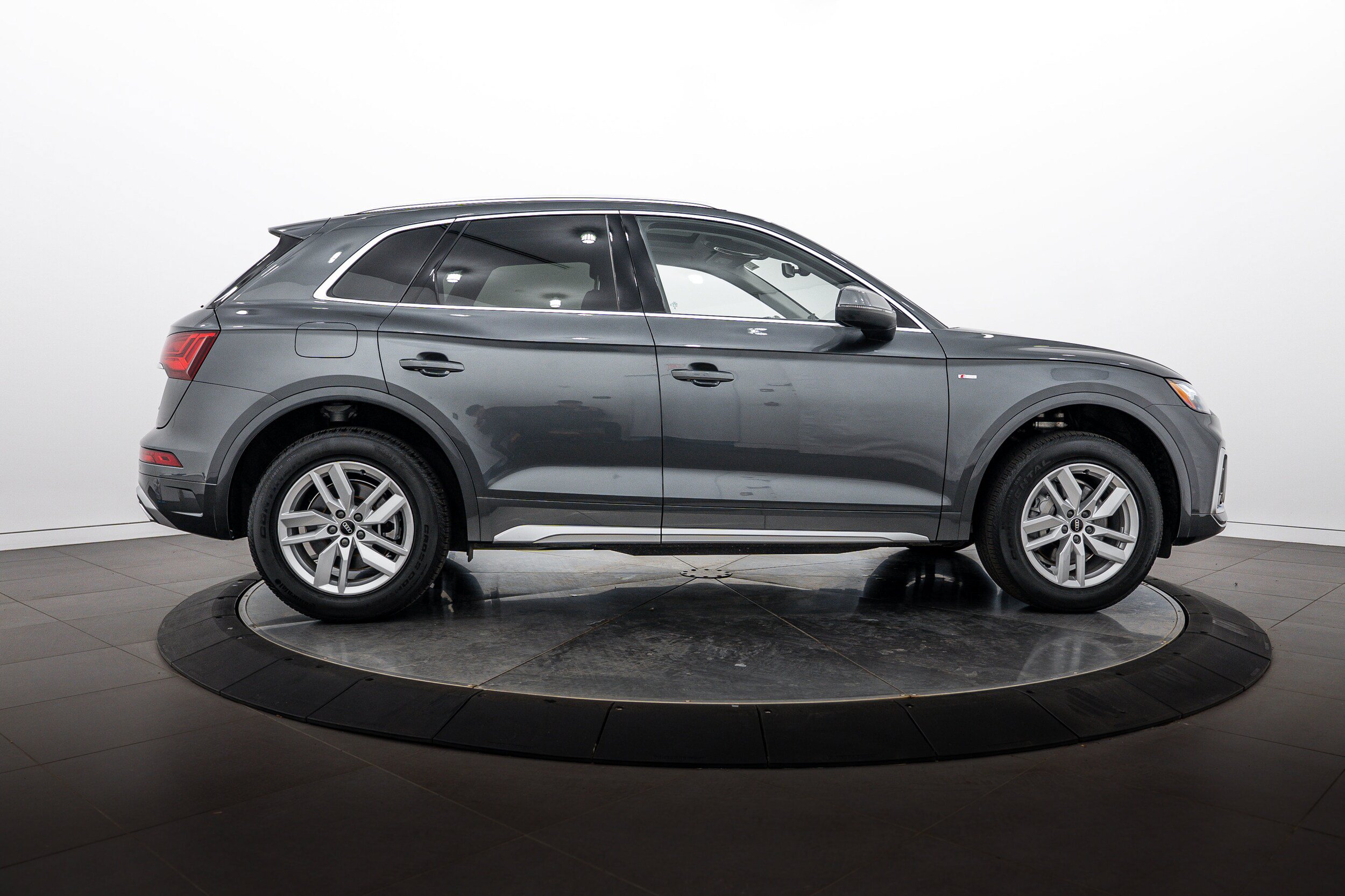 Certified 2023 Audi Q5 2.0T Premium w/ Convenience Package AWD/4WD image 3