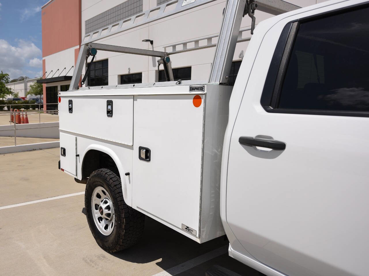 Used 2023 GMC Sierra 3500 Pro w/ Convenience Package AWD/4WD image 13