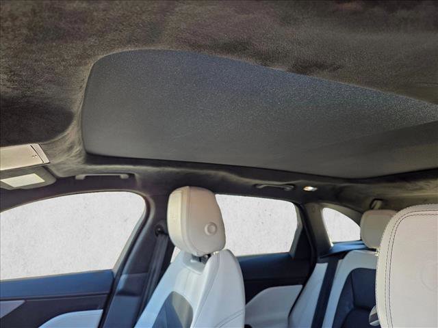 Used 2019 Jaguar F-PACE S image 15