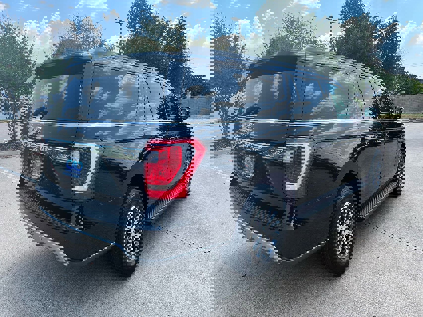 Used 2019 Ford Expedition Max XLT w/ Equipment Group 201A image 5