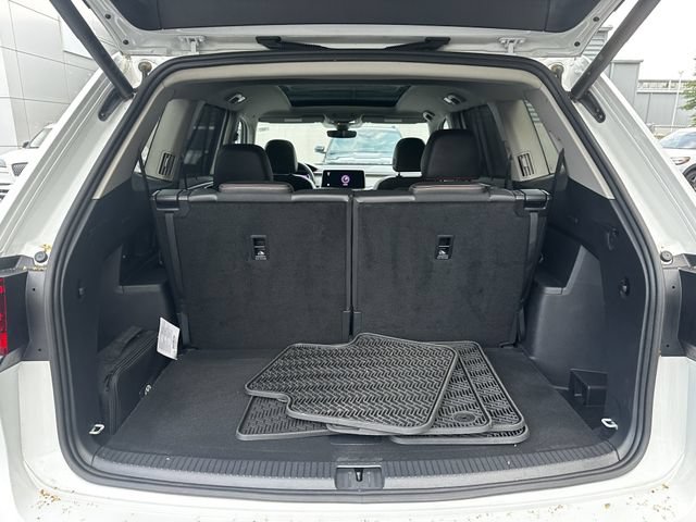 Used 2024 Volkswagen Atlas Peak Edition SE AWD/4WD image 44