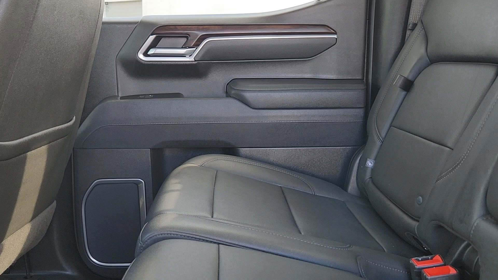 Used 2025 GMC Sierra 1500 SLT image 16