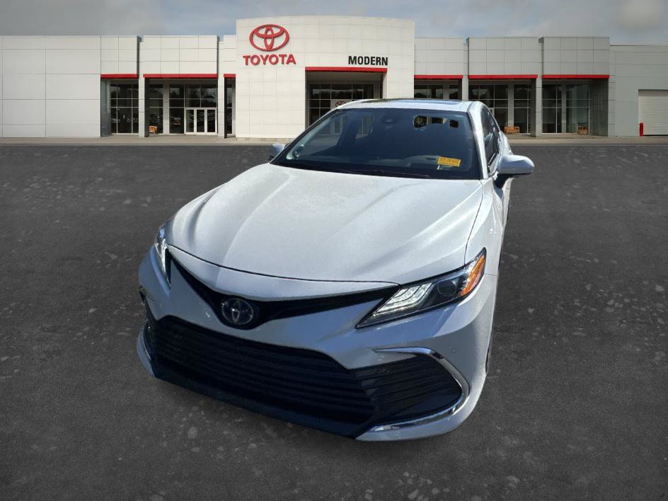Used 2023 Toyota Camry XLE w/ Navigation Package FWD image 3