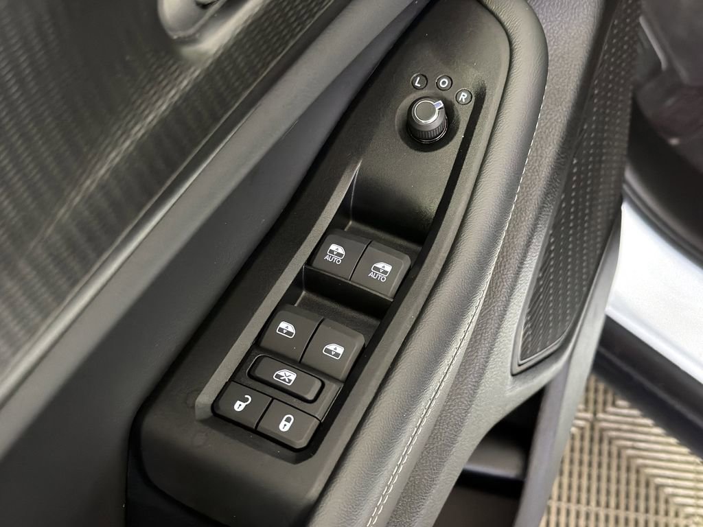 Used 2024 Jeep Grand Cherokee Altitude image 9