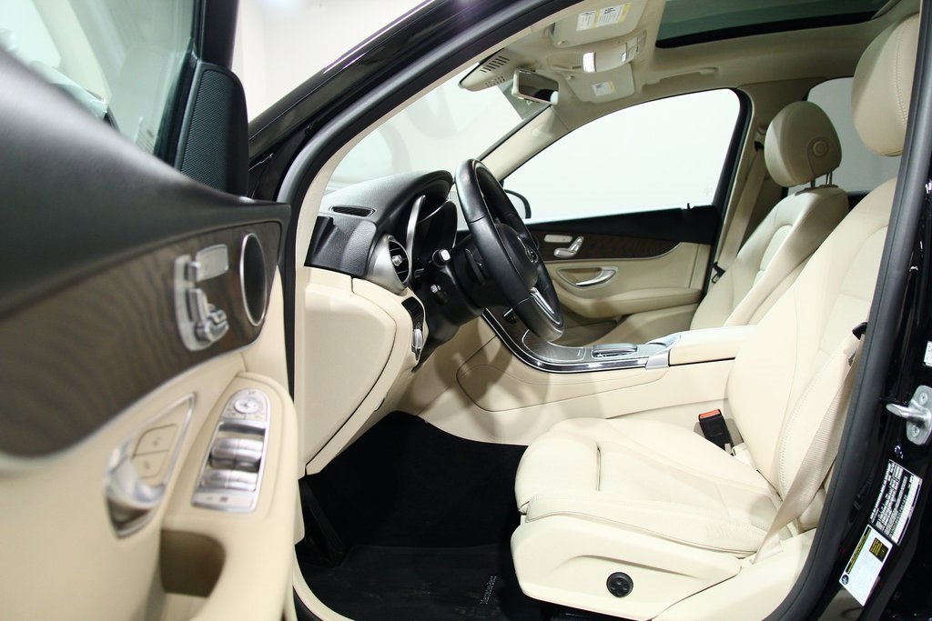 Used 2020 Mercedes-Benz GLC 300 4MATIC image 4