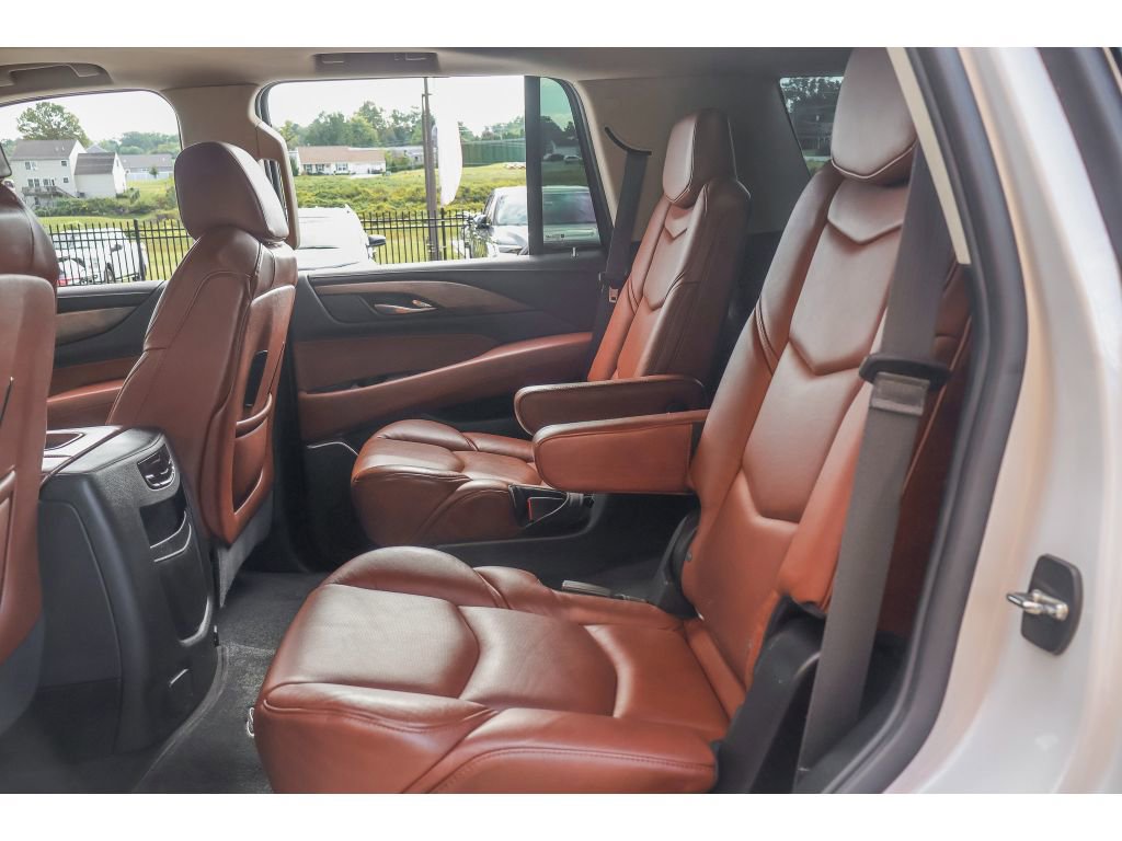 Used 2019 Cadillac Escalade Luxury image 18