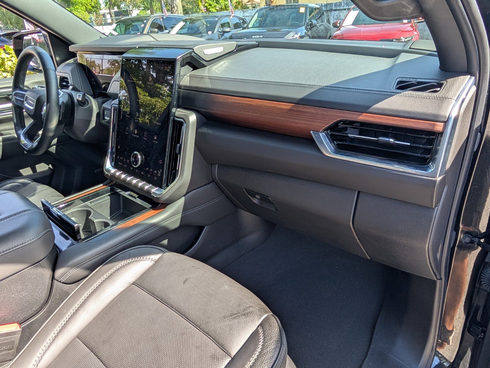 Used 2025 GMC Yukon XL Denali RWD image 21
