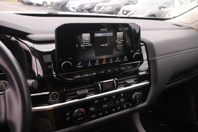 Used 2024 Nissan Pathfinder Platinum image 18