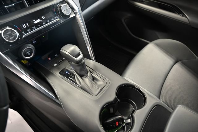 Used 2023 Toyota Venza LE image 18