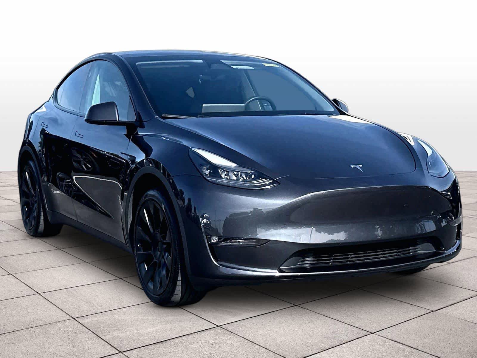 Used 2024 Tesla Model Y Long Range AWD/4WD image 3