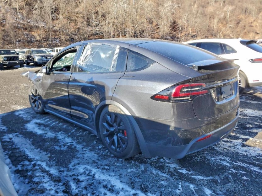 Used 2024 Tesla Model X Plaid image 4