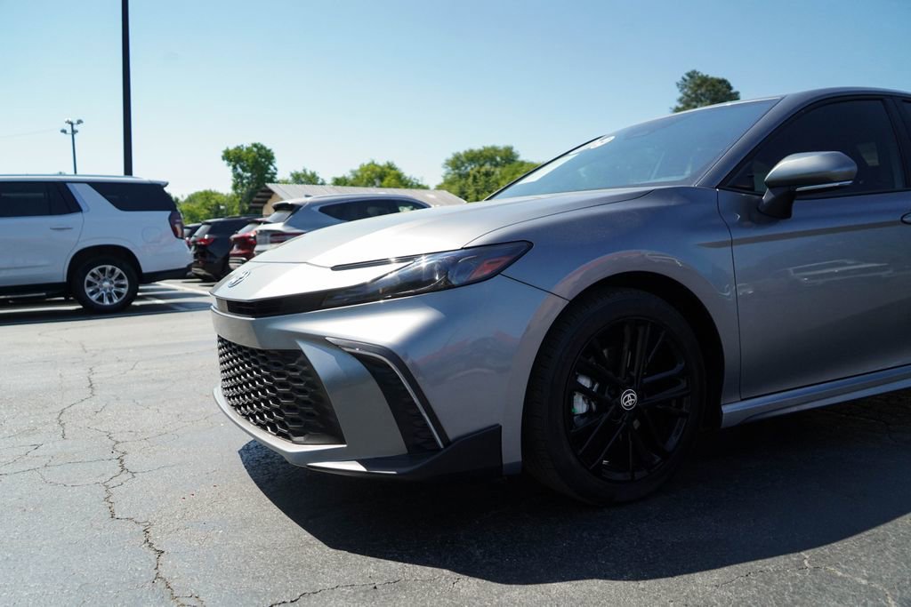 Used 2025 Toyota Camry SE w/ Convenience Package FWD image 16