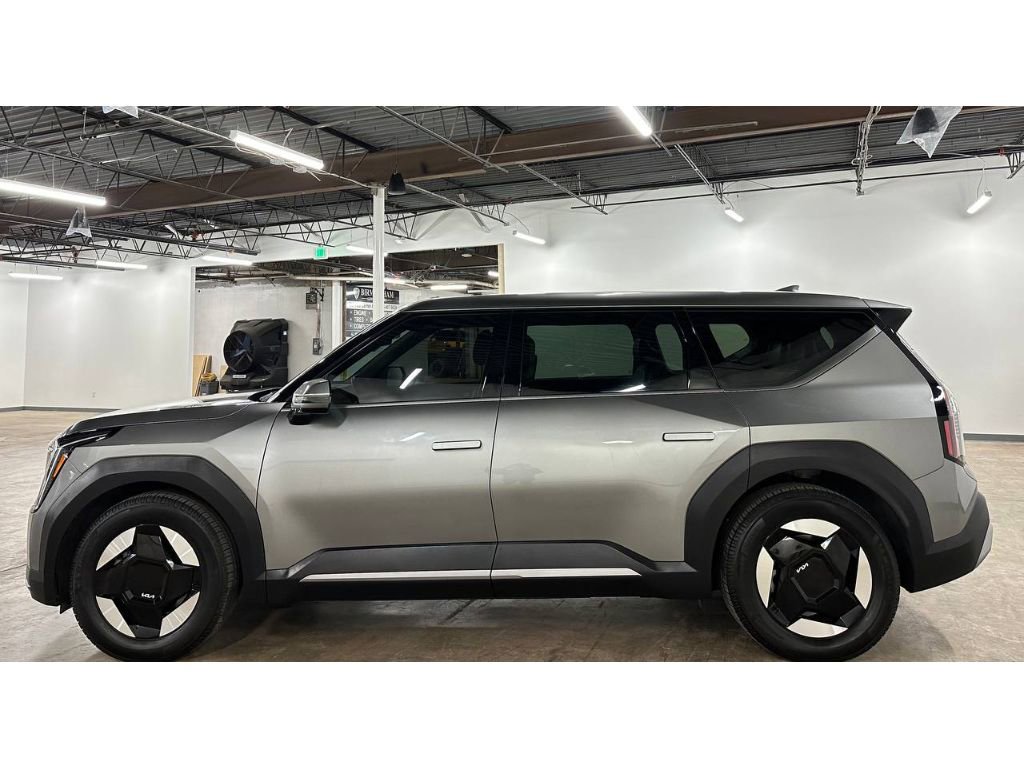 Used 2024 Kia EV9 Light Long Range RWD image 8