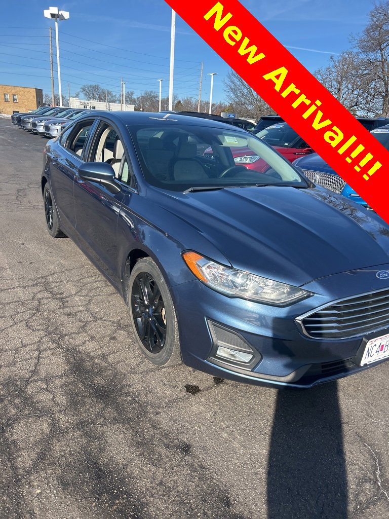 Used 2019 Ford Fusion SE w/ Equipment Group 151A image 2