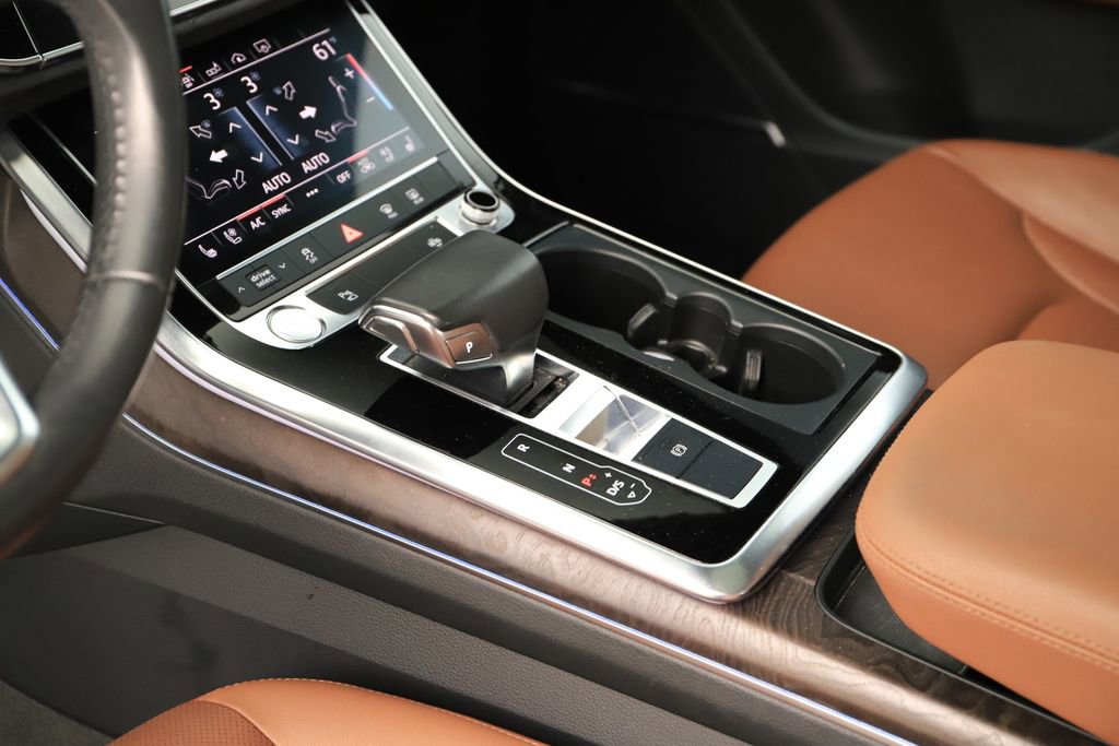 Used 2019 Audi Q8 Premium Plus w/ Premium Plus AWD/4WD image 17