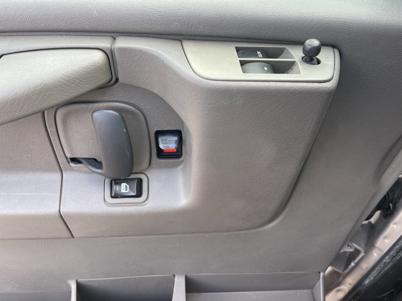 Used 2008 Chevrolet Express 1500 Passenger w/ LT Preferred Equipment Group image 18