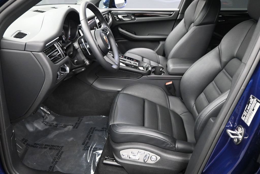 Used 2025 Porsche Macan AWD/4WD image 6