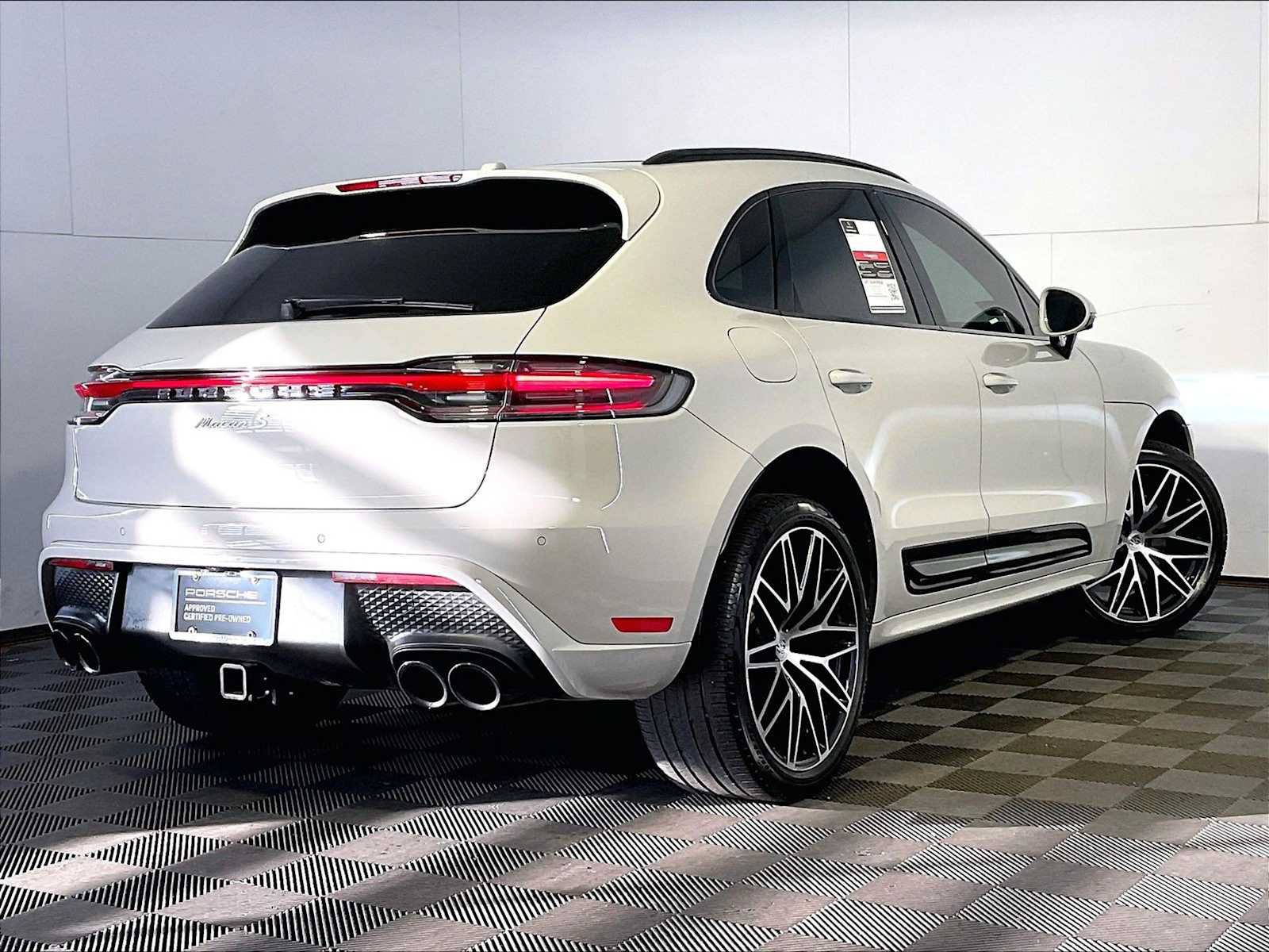 Certified 2024 Porsche Macan S AWD/4WD image 7