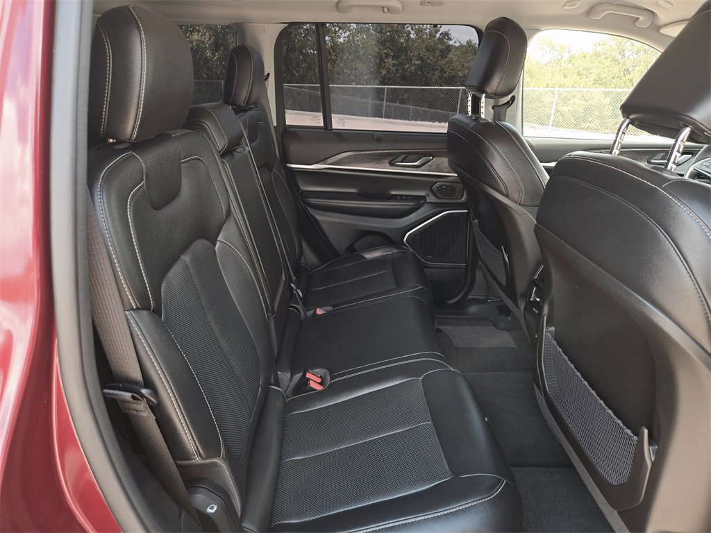 Used 2023 Jeep Grand Cherokee Limited w/ Luxury Tech Group II image 30