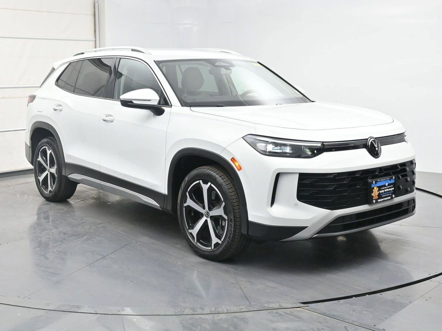 Used 2025 Volkswagen Tiguan SE AWD/4WD image 27