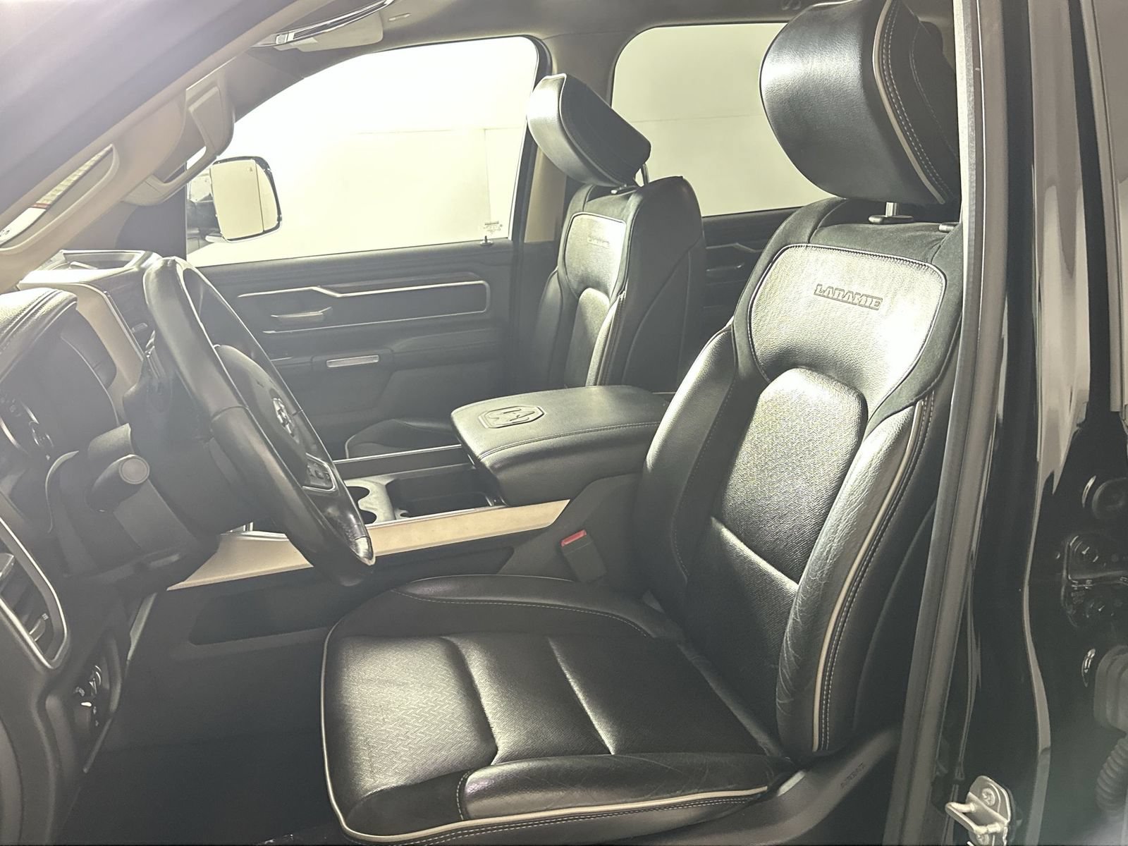 Used 2019 RAM 1500 Laramie AWD/4WD image 11
