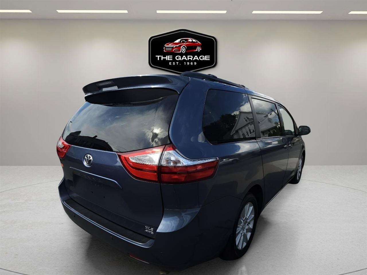 Used 2017 Toyota Sienna XLE Premium w/ Outdoor Package AWD/4WD image 6