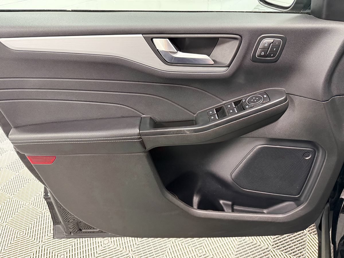 Used 2025 Ford Escape Platinum AWD/4WD image 9
