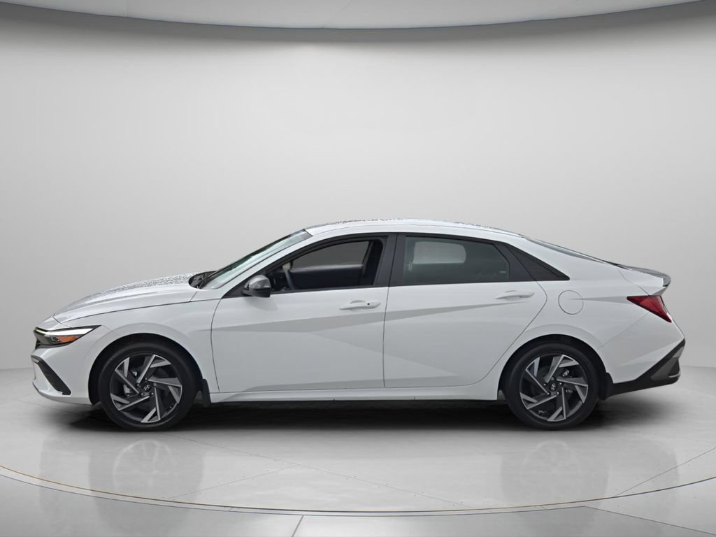 Certified 2025 Hyundai Elantra SEL FWD image 3