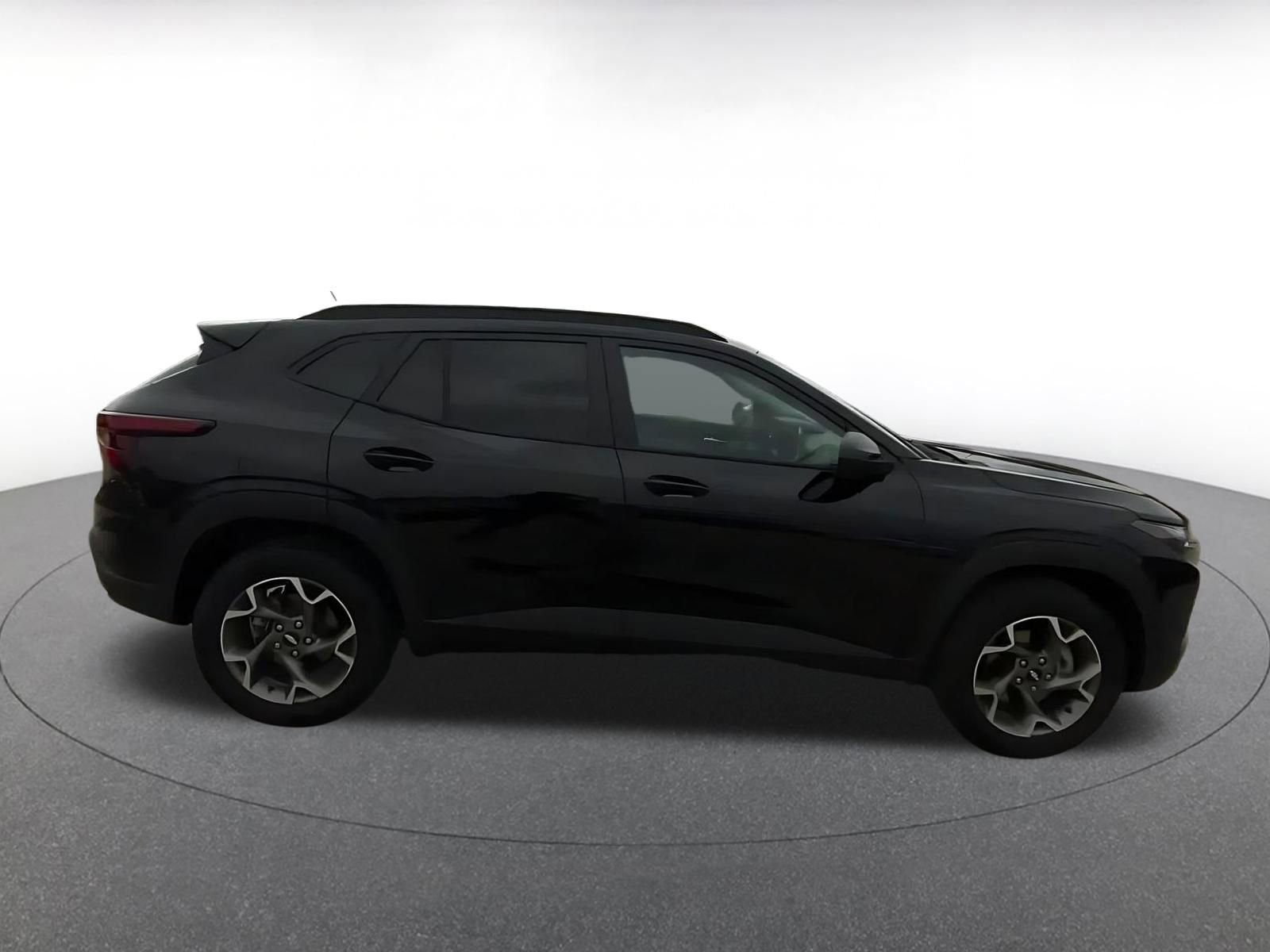 Used 2025 Chevrolet Trax LT image 16