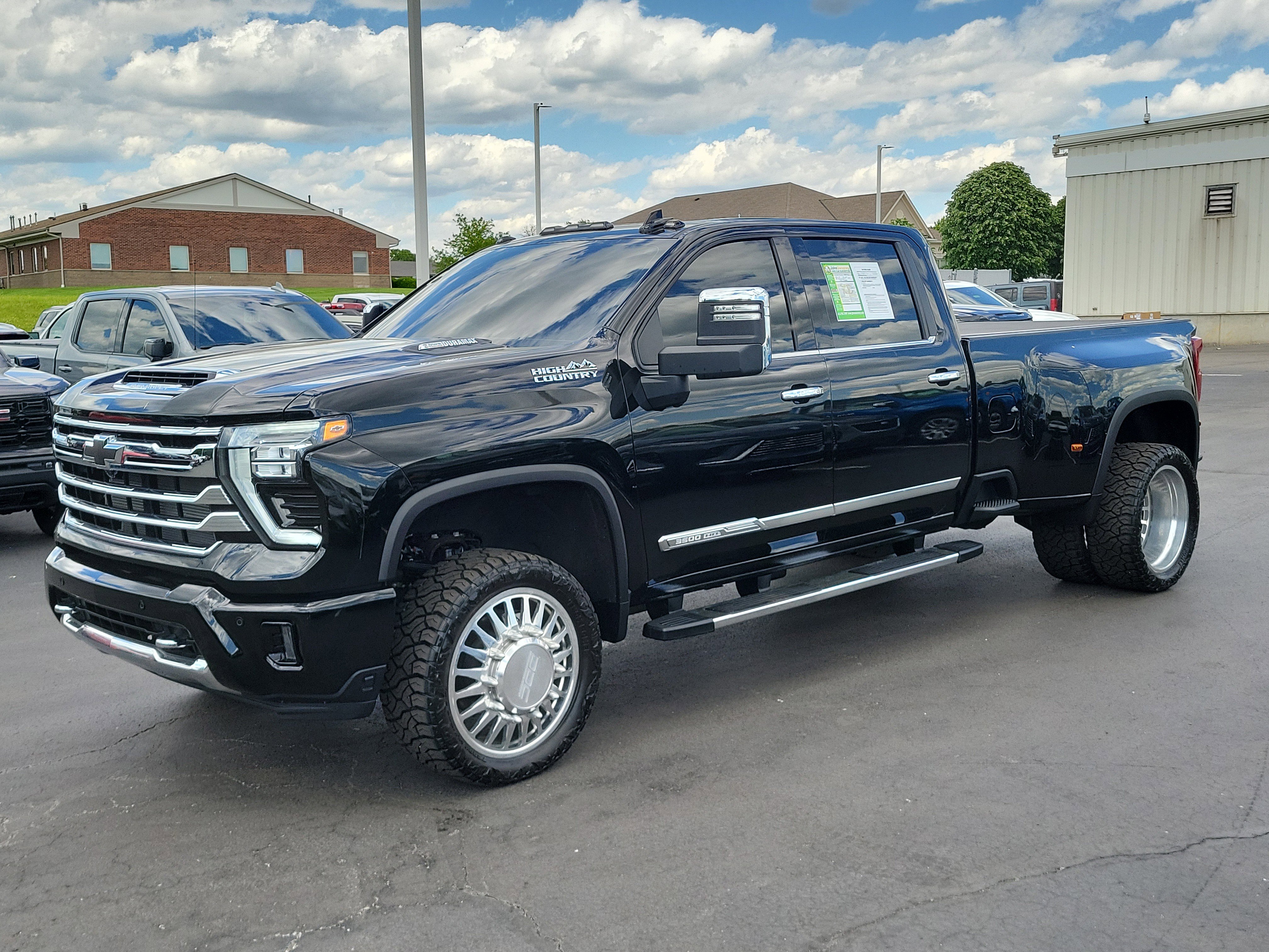 Used 2025 Chevrolet Silverado 3500 High Country w/ High Country Premium Package AWD/4WD image 2