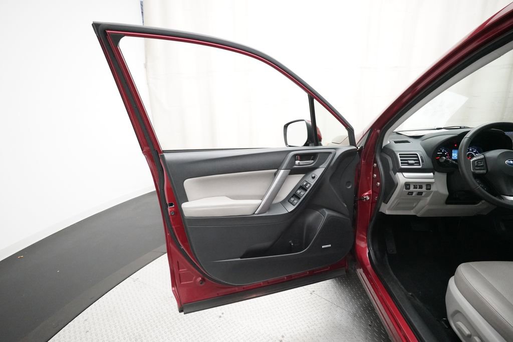 Used 2016 Subaru Forester 2.5i Touring w/ Eyesight & Navigation System image 29