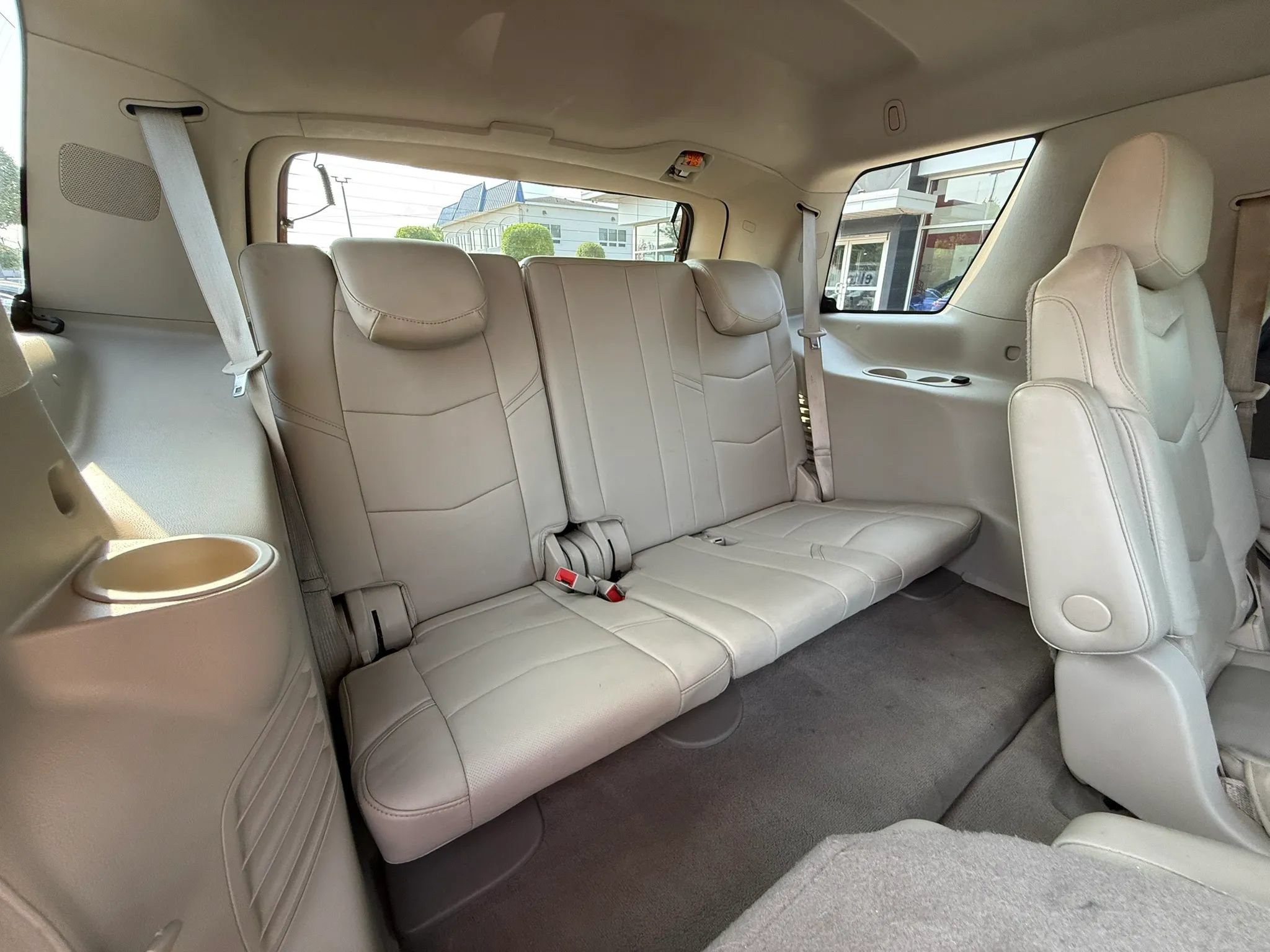 Used 2016 Cadillac Escalade Luxury AWD/4WD image 30