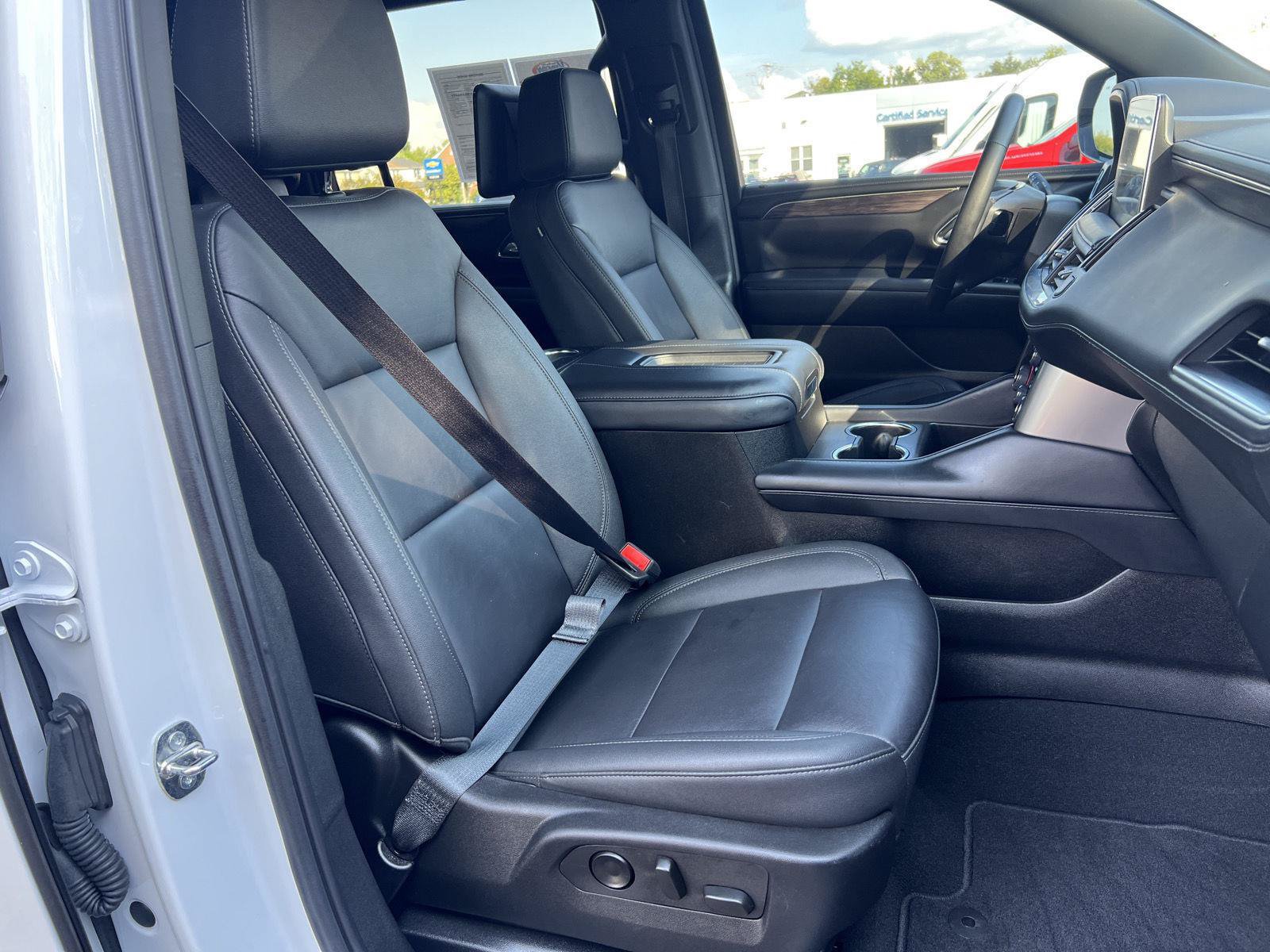 Used 2024 Chevrolet Suburban LT w/ Luxury Package AWD/4WD image 20