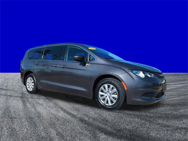 Used 2021 Chrysler Voyager L image 2