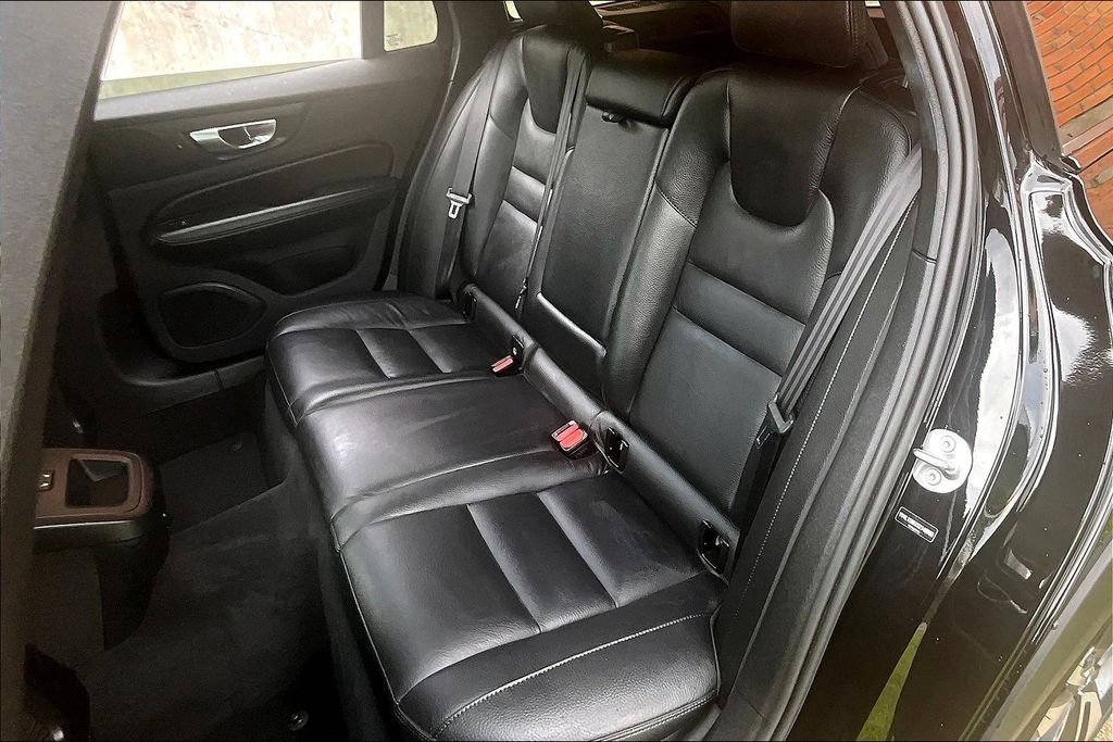 Certified 2025 Volvo V60 B5 Cross Country Plus AWD/4WD image 35